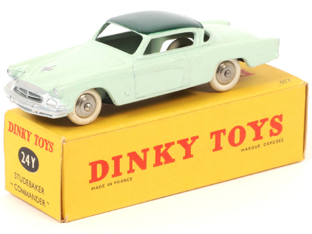 Lot 332 - DINKY TOYS (FRANCE) (1)