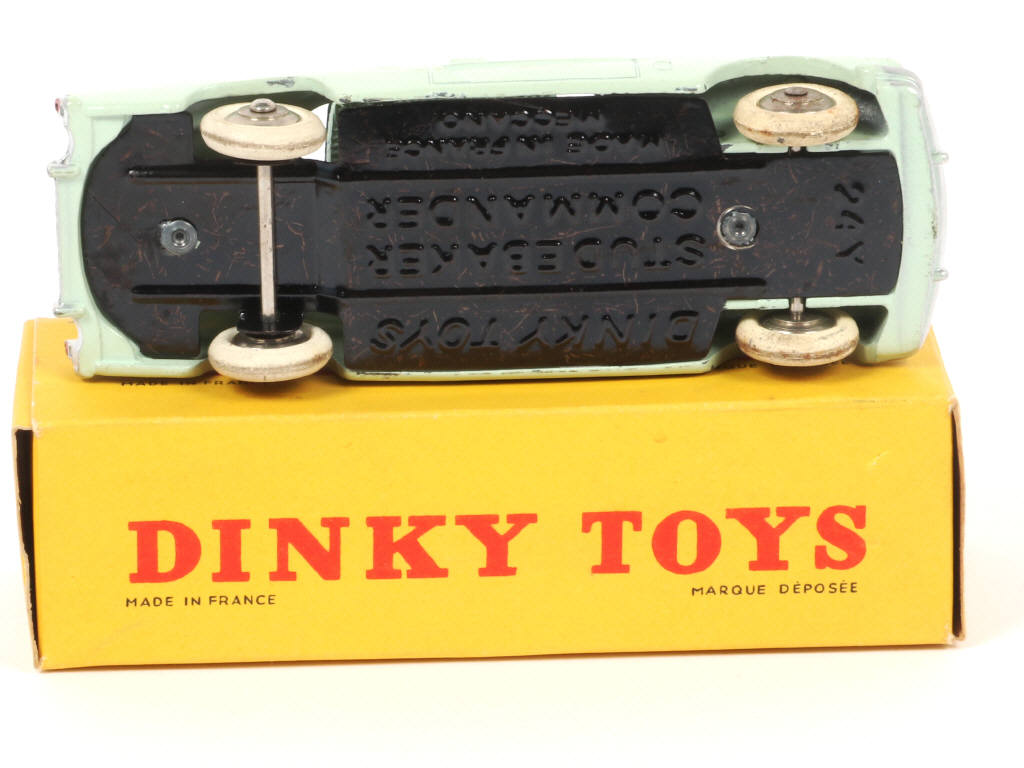 Lot 332 - DINKY TOYS (FRANCE) (1)