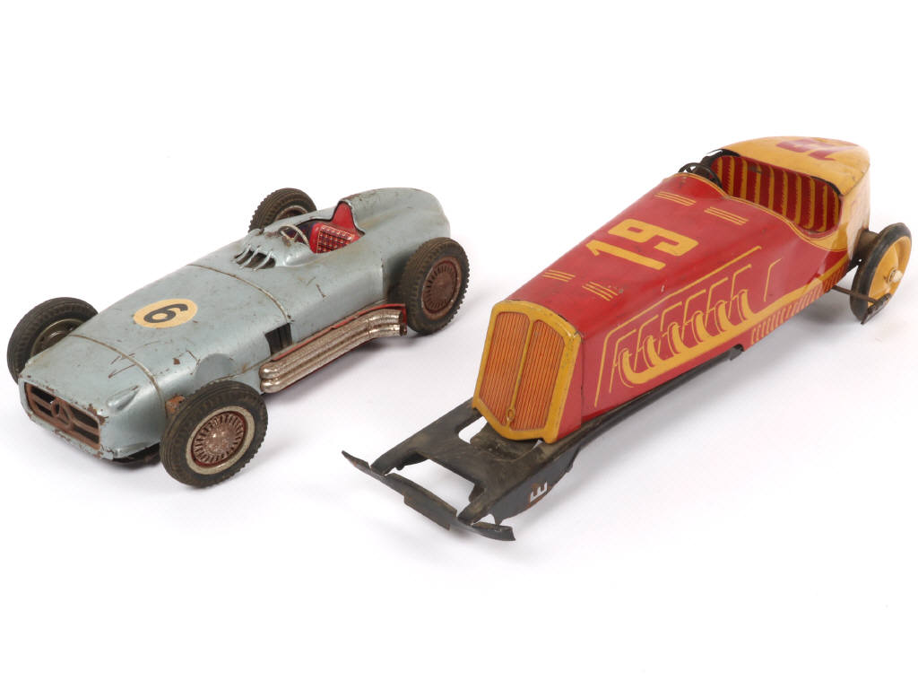 Lot 58 - DIVERS (2)