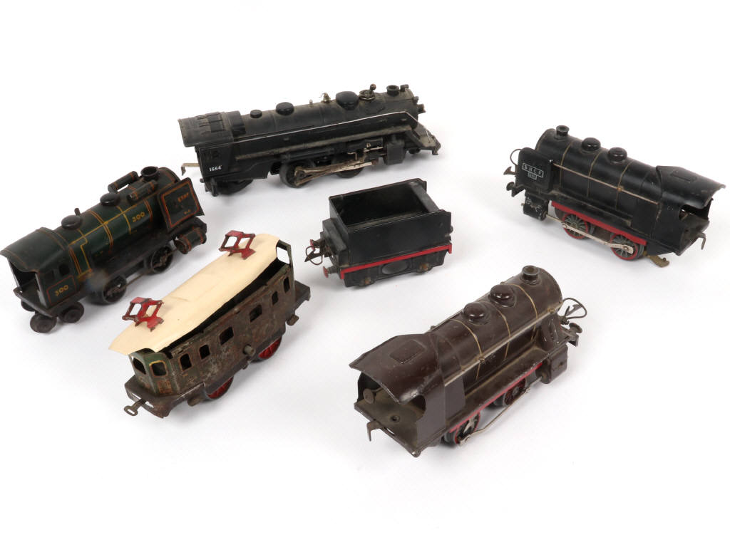 Lot 43 - DIVERS (6)