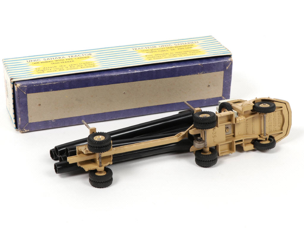 Lot 347 - DINKY TOYS (FRANCE) (1)