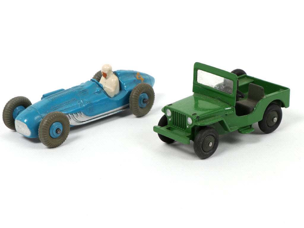 Lot 308 - DINKY TOYS (GB) (2)