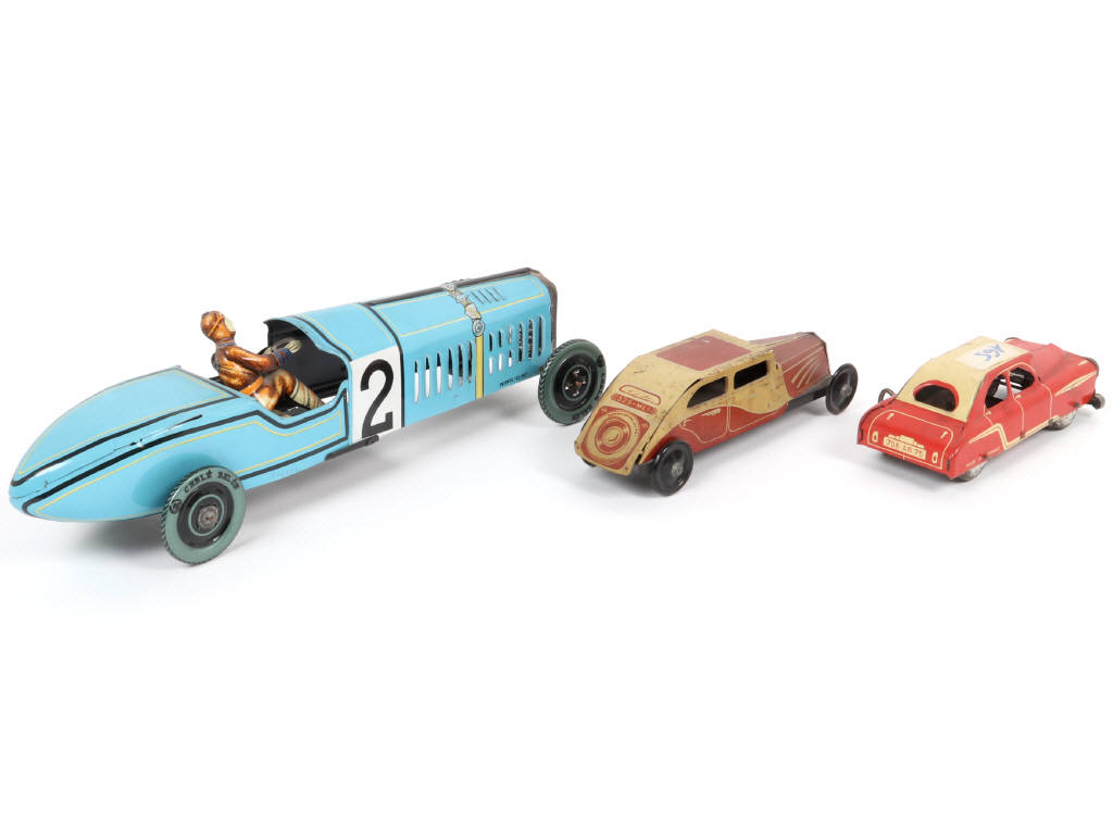Lot 23 - DIVERS (3)