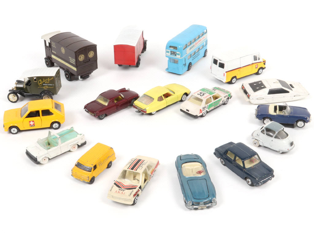 Lot 101 - DIVERS (17)