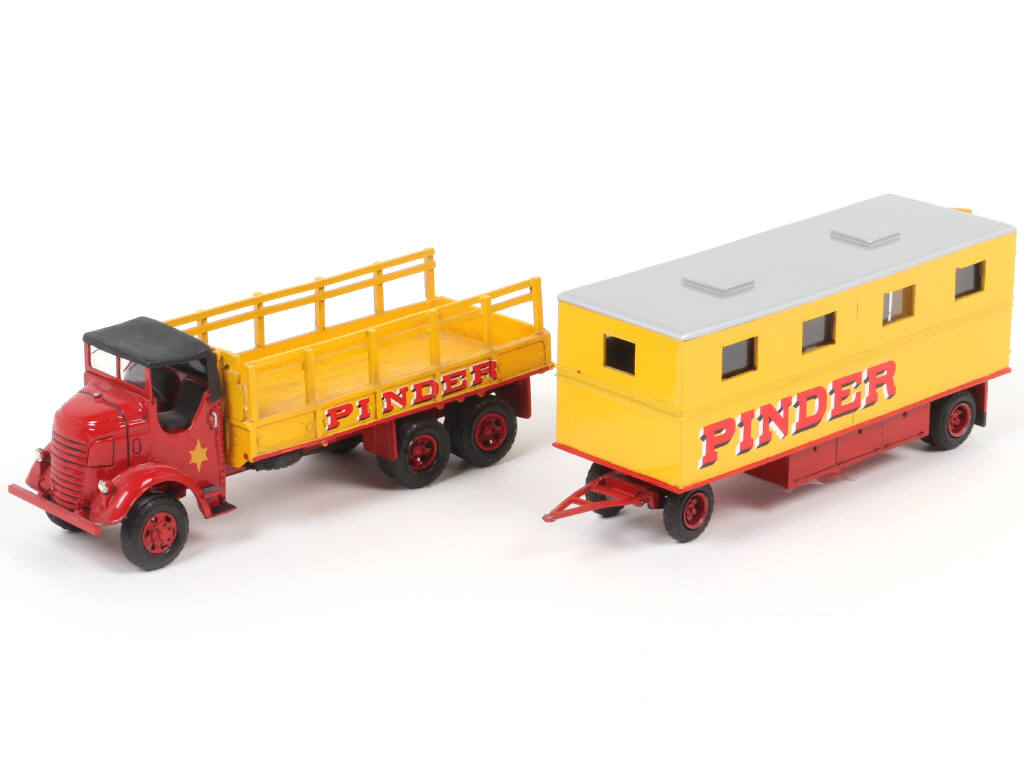 Lot 246 - DIVERS (2)