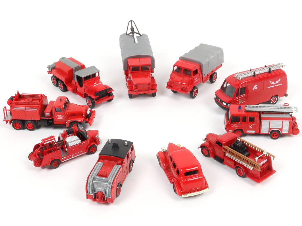 Lot 69 - DIVERS (10)