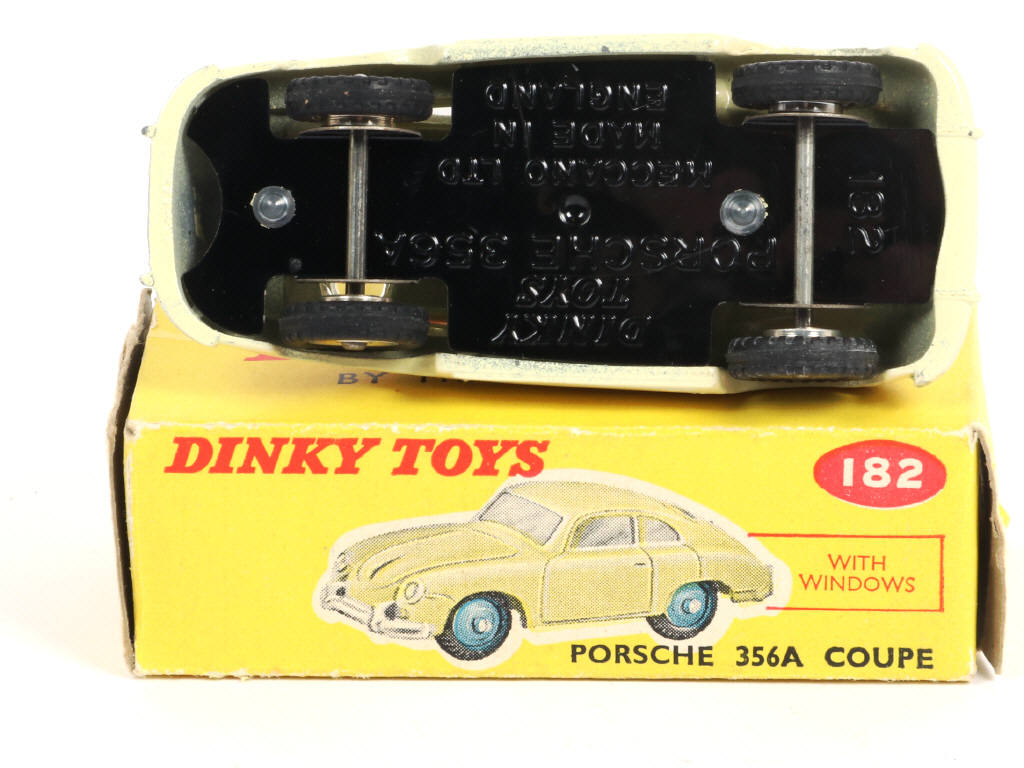 Lot 127 - DINKY TOYS (GB) (1)
