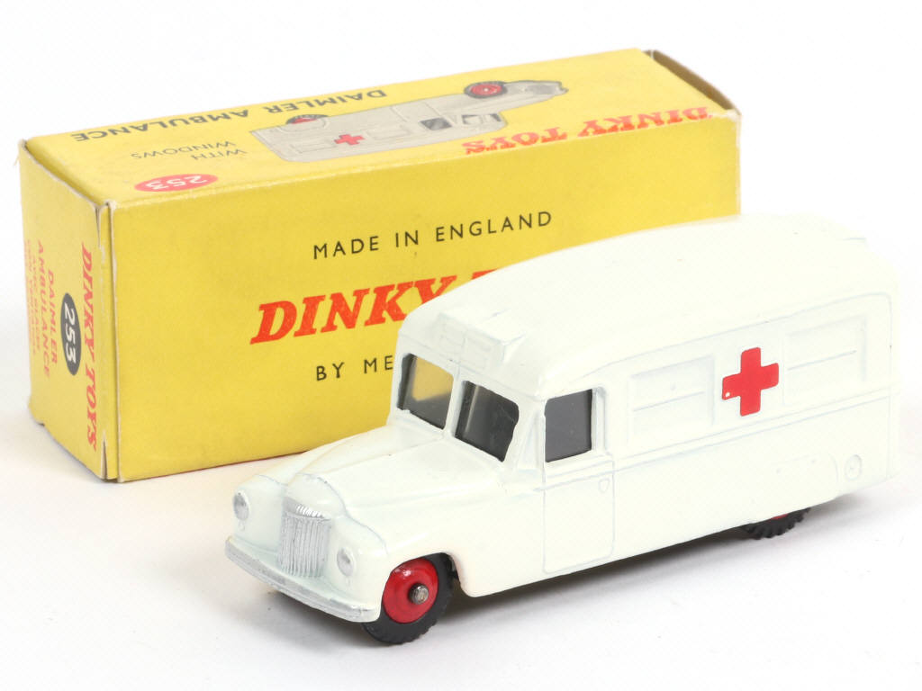 Lot 116 - DINKY TOYS (GB) (1)