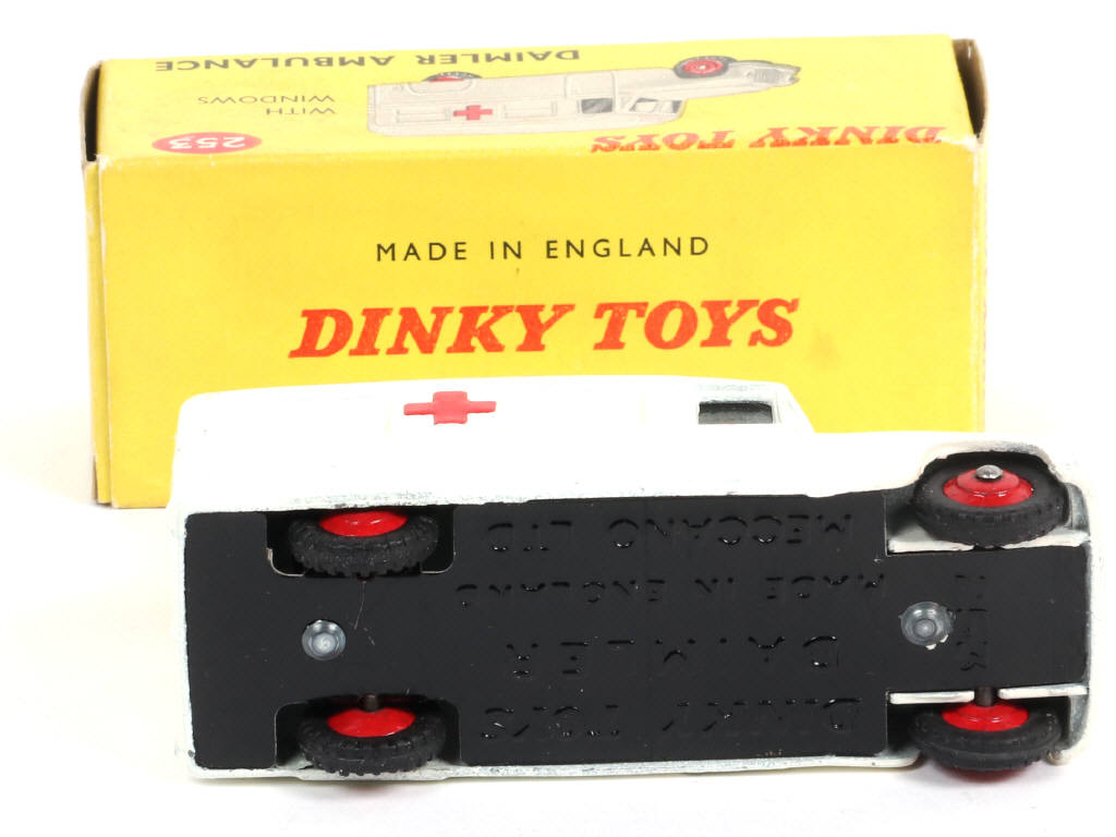 Lot 116 - DINKY TOYS (GB) (1)