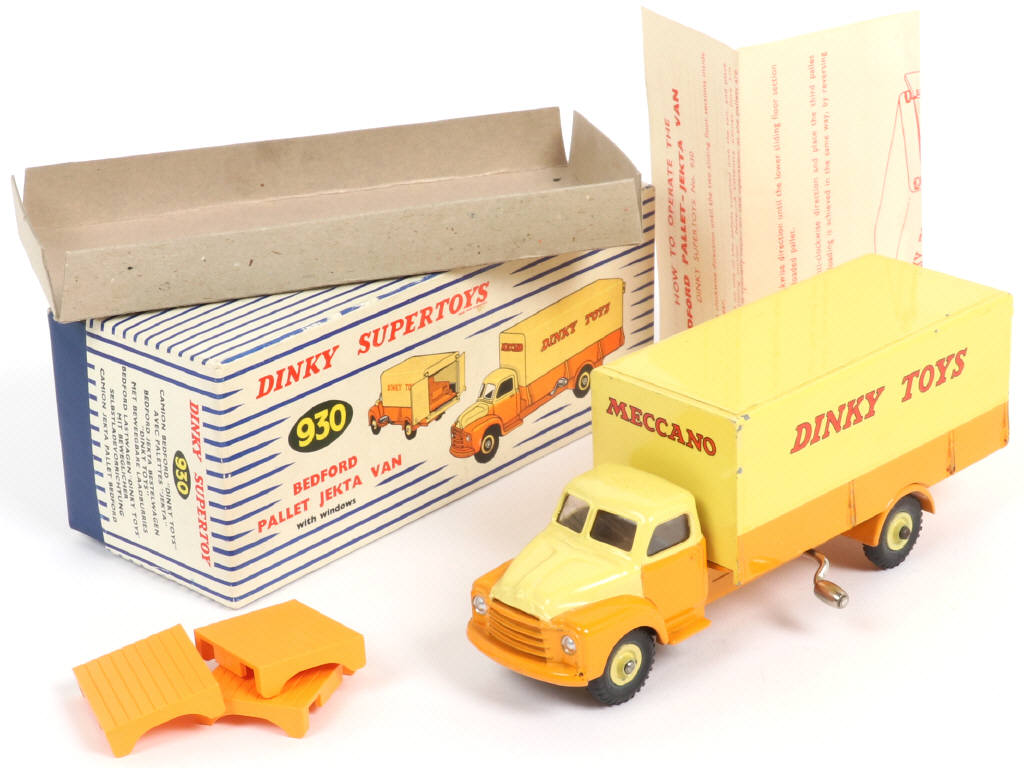Lot 159 - DINKY TOYS (GB) (1)