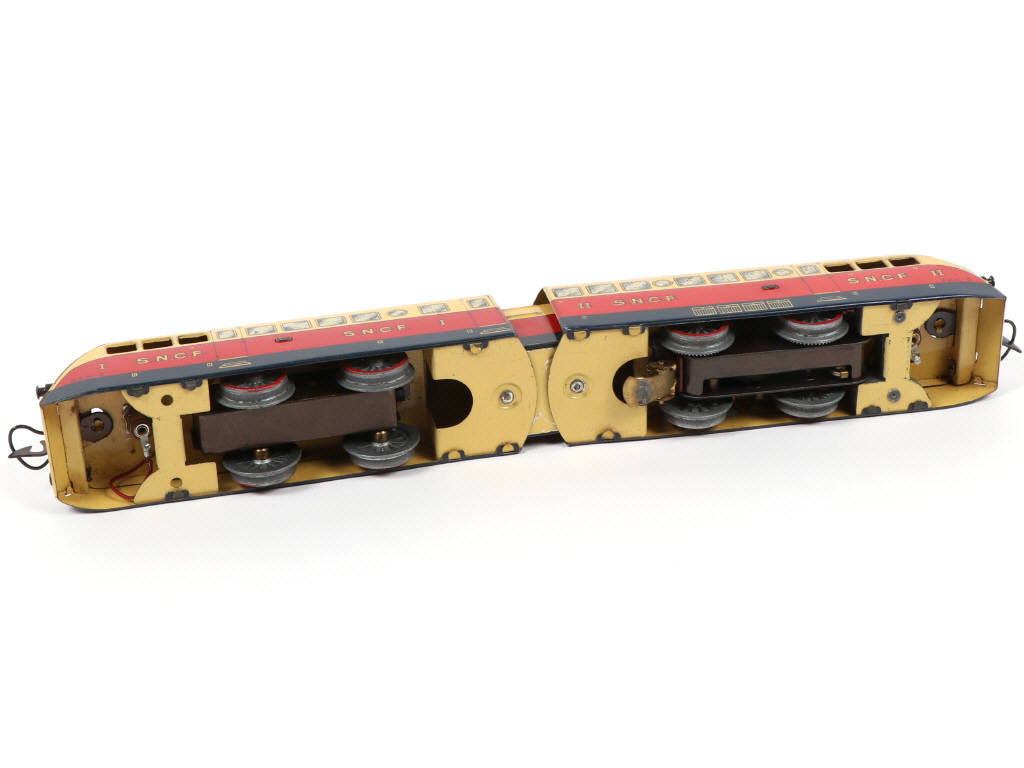 Lot 10 - HORNBY 'O' (FRANCE) (1)