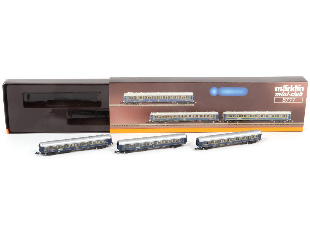 Lot 64 - MÄRKLIN 'Z' (ALLEMAGNE) (3)