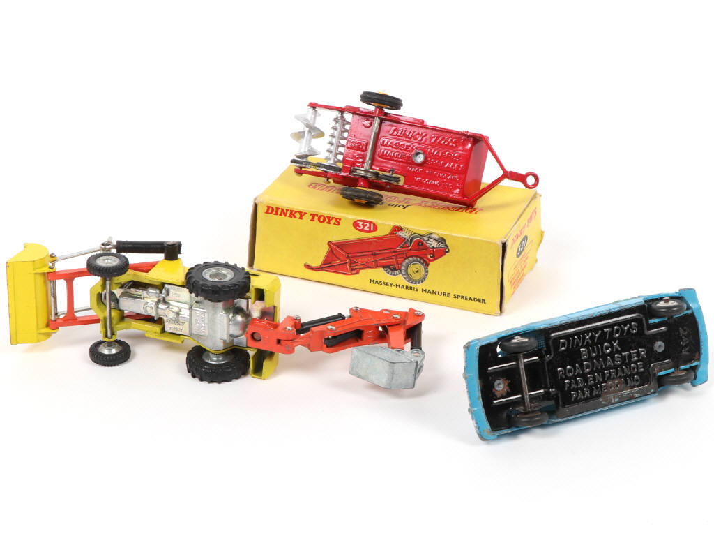 Lot 377 - DINKY TOYS (3)