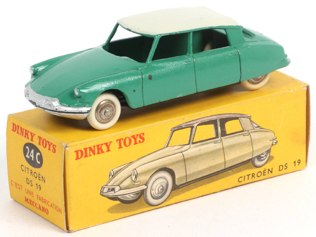 Lot 395 - DINKY TOYS (FRANCE) (1)