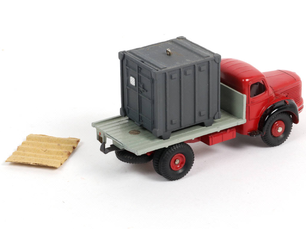 Lot 388 - DINKY TOYS (FRANCE) (1)