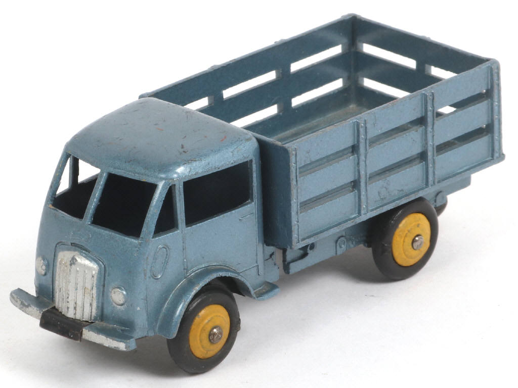 Lot 387 - DINKY TOYS (FRANCE) (1)