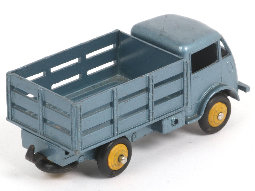 Lot 387 - DINKY TOYS (FRANCE) (1)