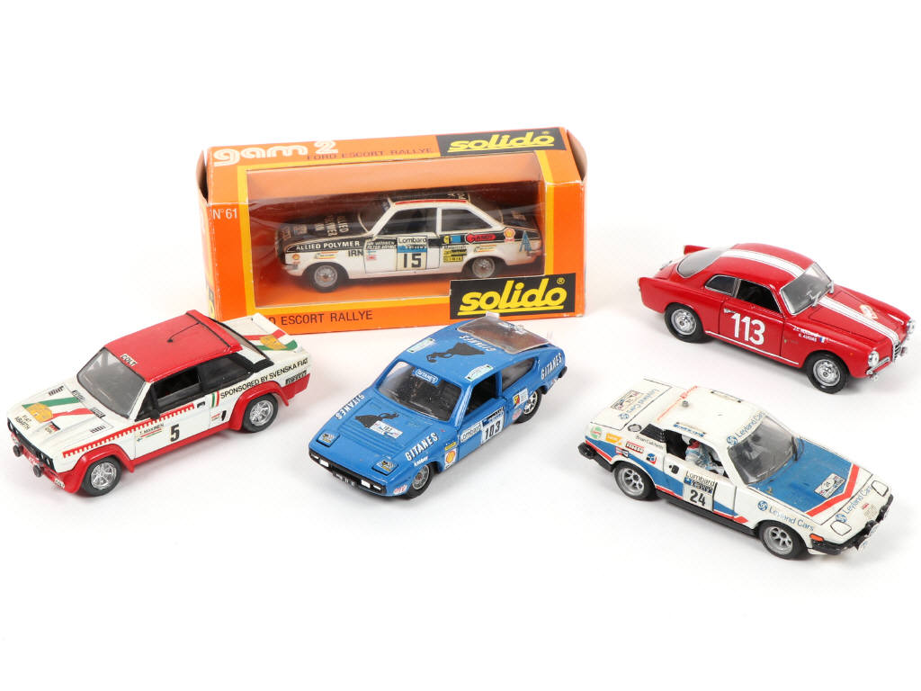 Lot 84 - DIVERS (5)