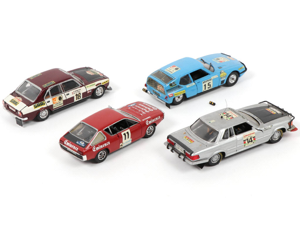 Lot 79 - DIVERS (4)