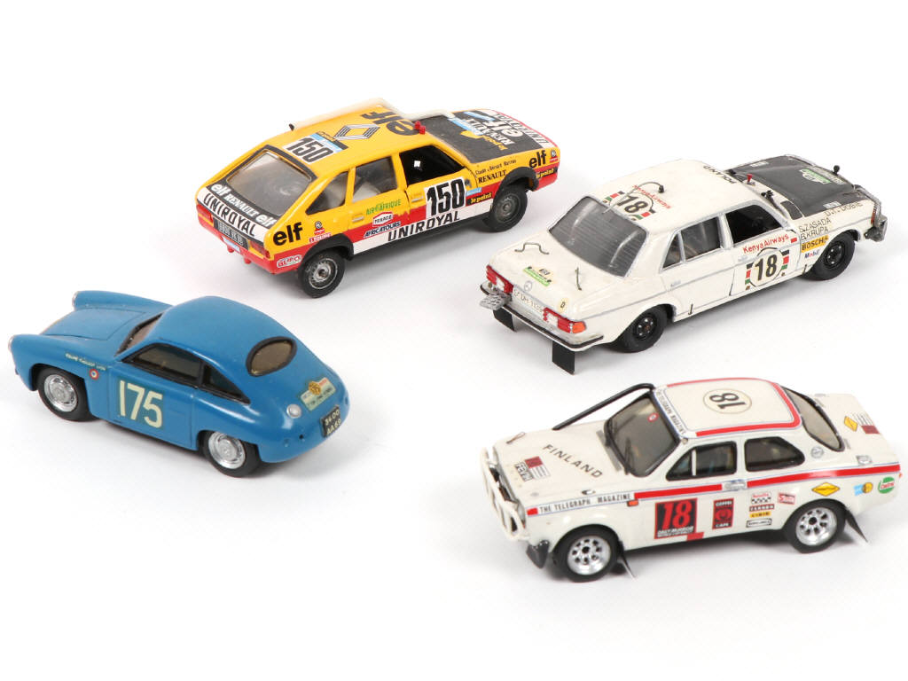 Lot 80 - DIVERS (4)
