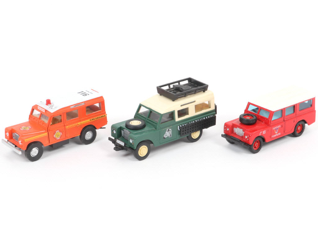 Lot 74 - DIVERS (3)
