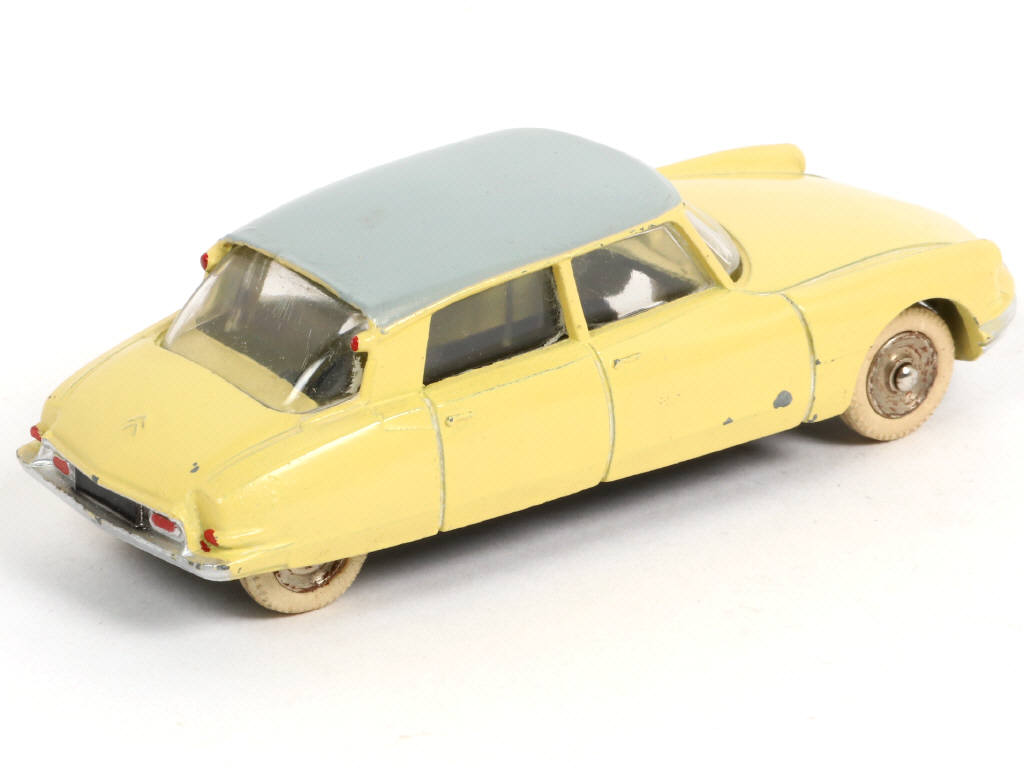 Lot 385 - DINKY TOYS (FRANCE) (1)