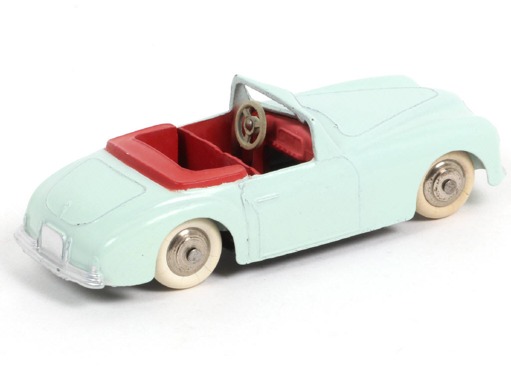 Lot 381 - DINKY TOYS (FRANCE) (1)