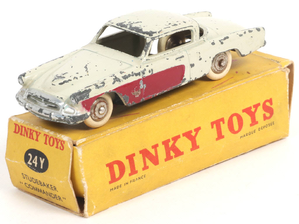 Lot 397 - DINKY TOYS (FRANCE) (1)