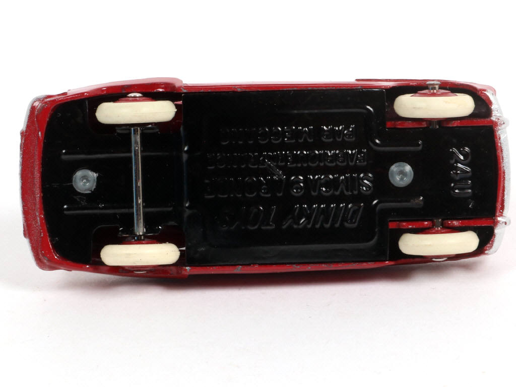 Lot 383 - DINKY TOYS (FRANCE) (1)