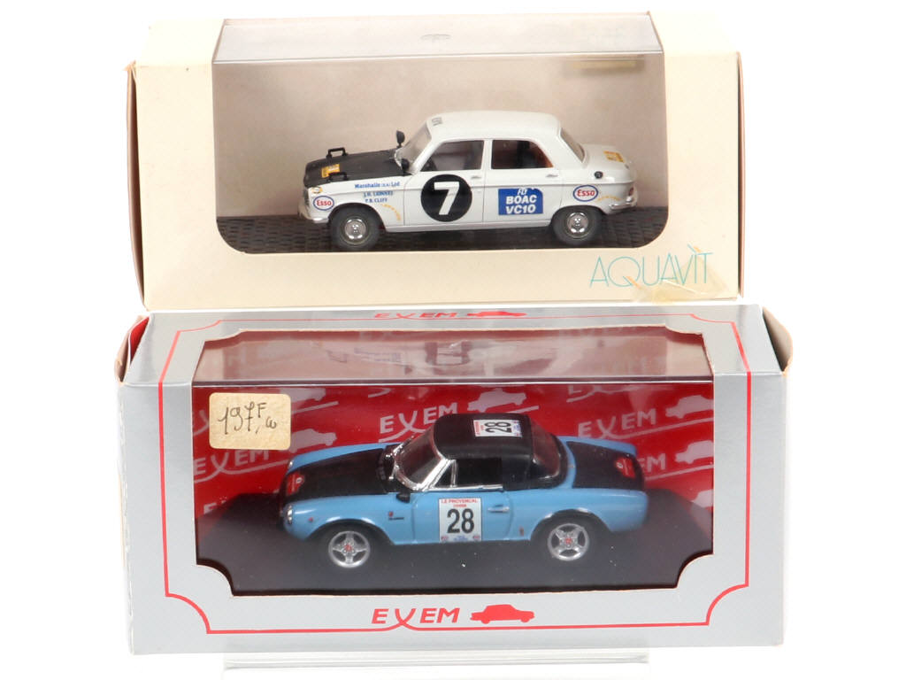 Lot 70 - DIVERS (2)