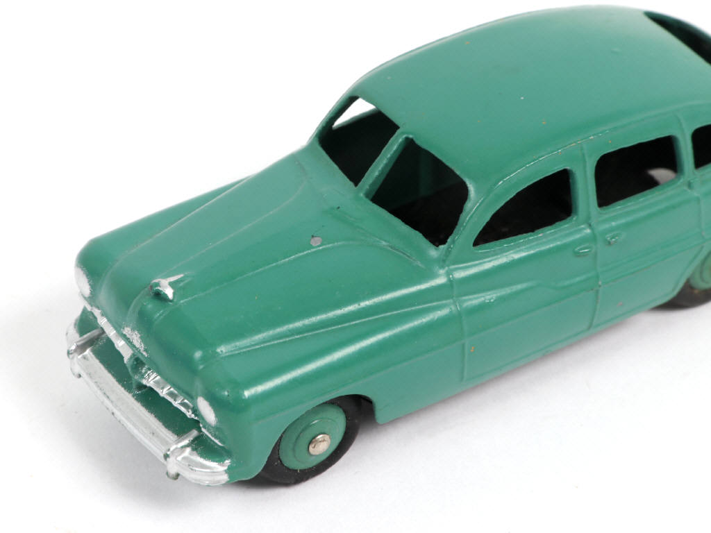 Lot 378 - DINKY TOYS (FRANCE) (1)