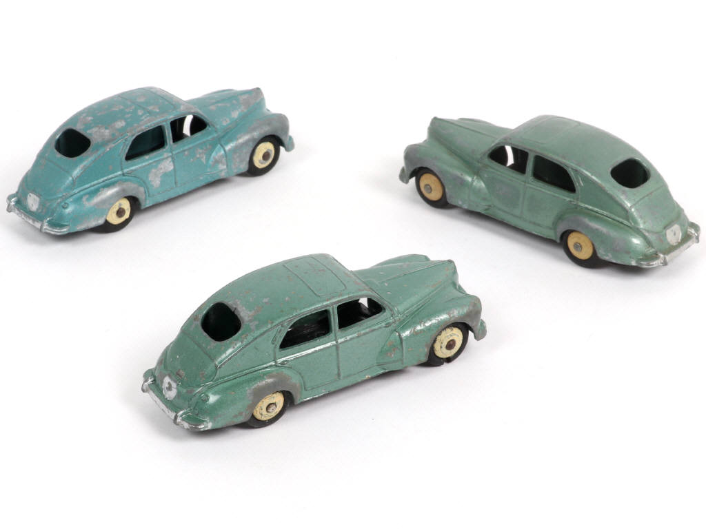 Lot 420 - DINKY TOYS (FRANCE) (3)