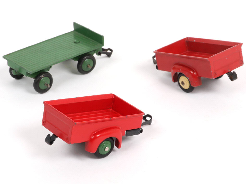 Lot 417 - DINKY TOYS (FRANCE) (3)