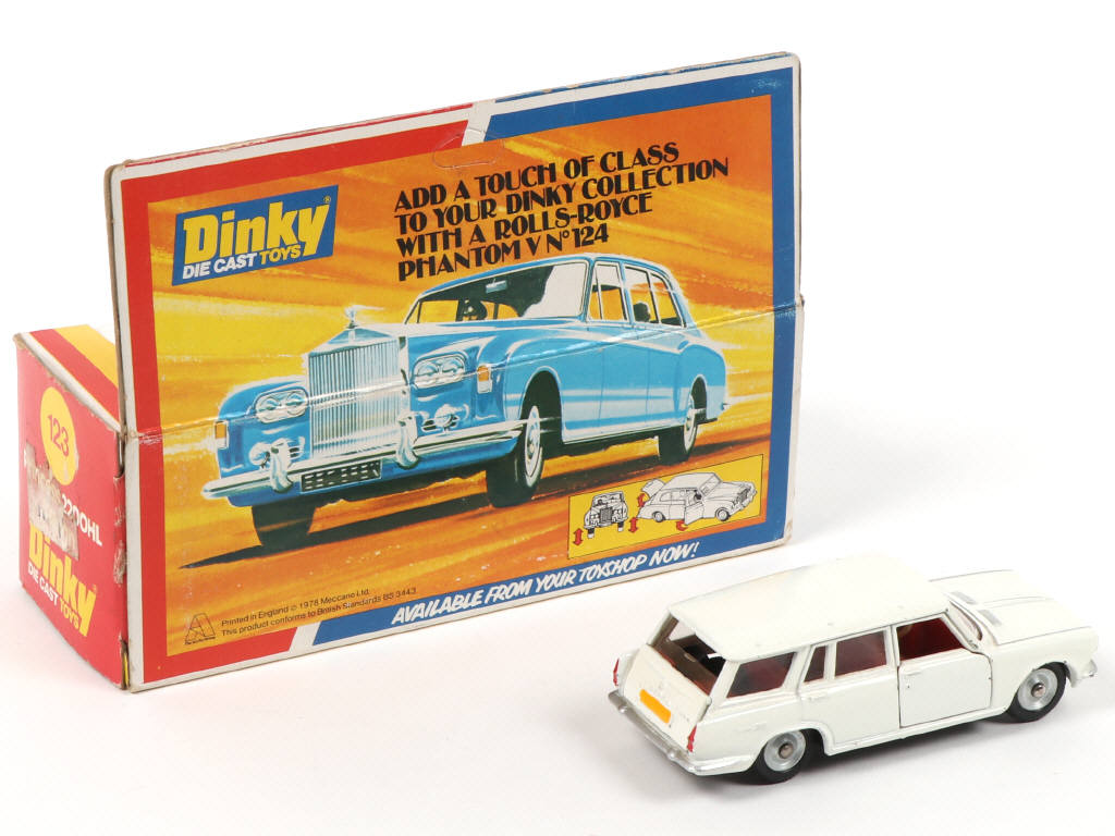 Lot 375 - DINKY TOYS (2)