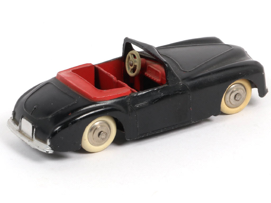Lot 379 - DINKY TOYS (FRANCE) (1)