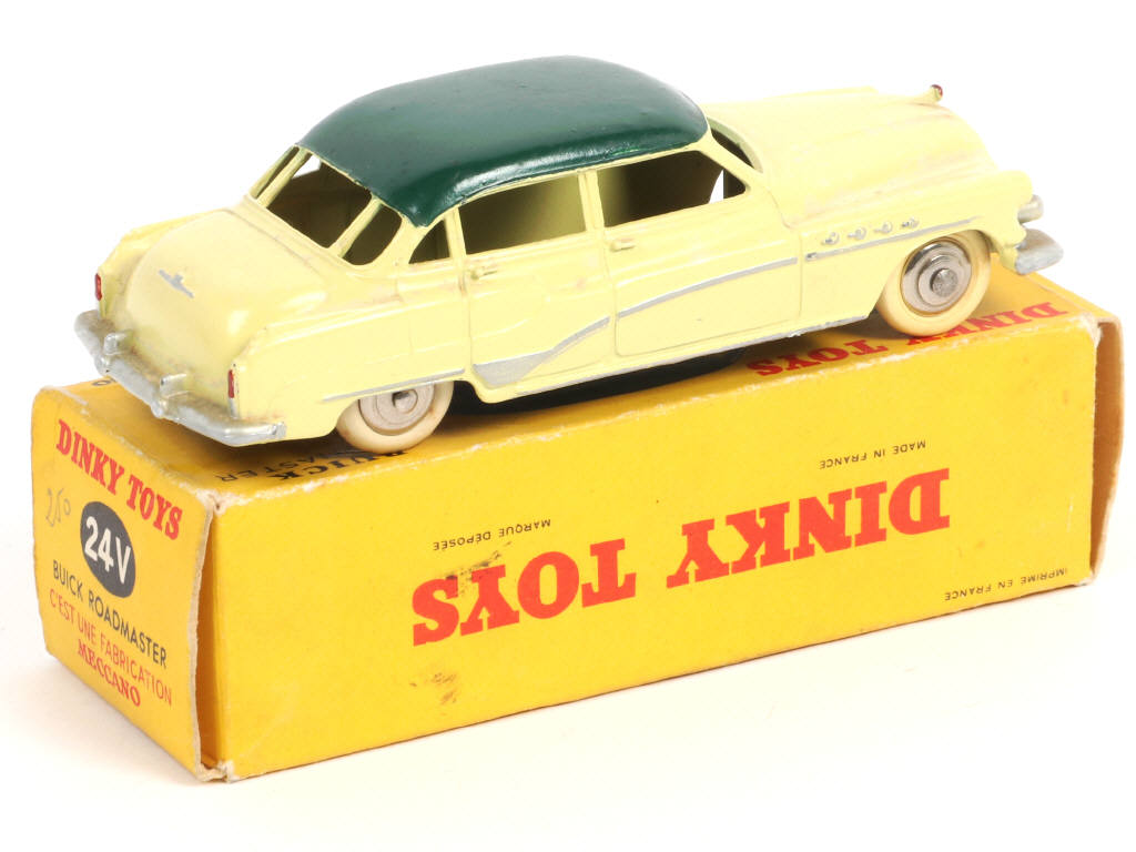 Lot 370 - DINKY TOYS (FRANCE) (1)