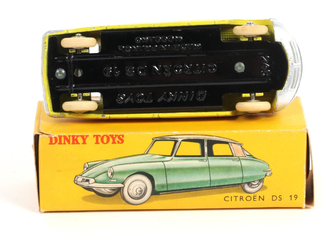 Lot 346 - DINKY TOYS (FRANCE) (1)