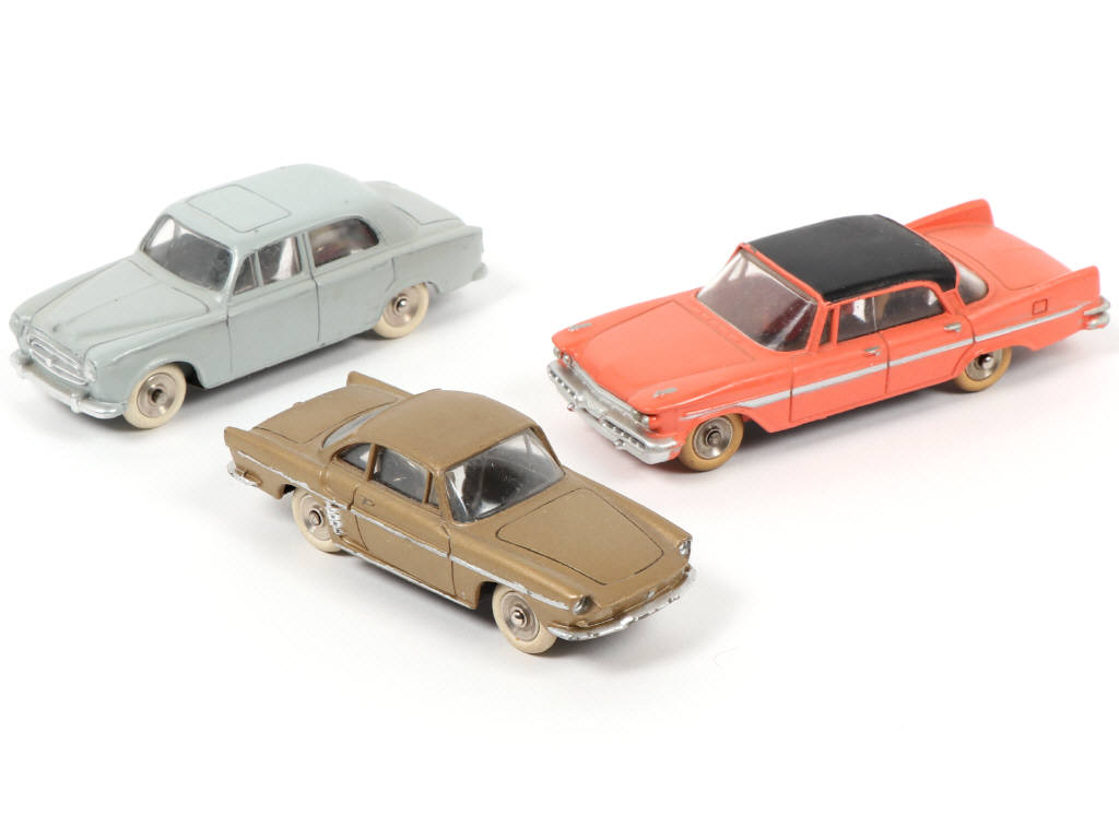 Lot 297 - DINKY TOYS (FRANCE) (1)