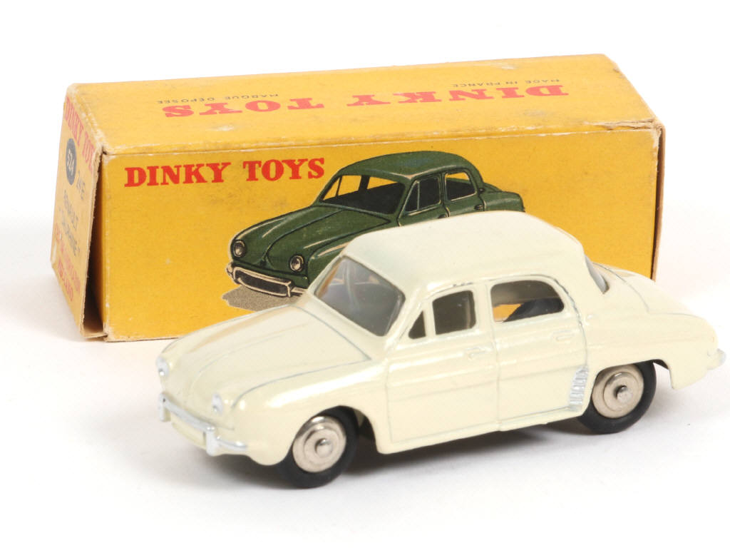 Lot 358 - DINKY TOYS (FRANCE) (1)
