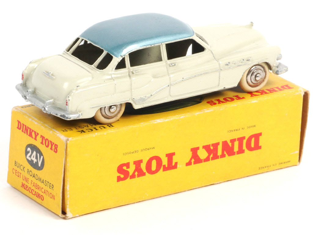 Lot 374 - DINKY TOYS (FRANCE) (1)