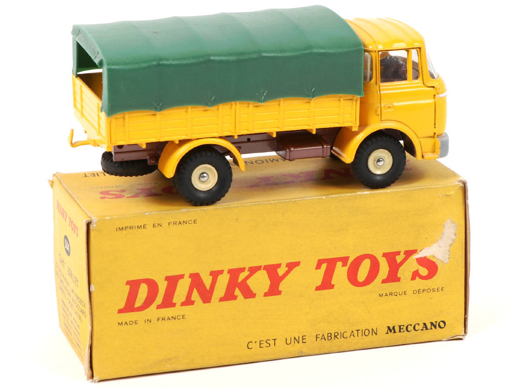 Lot 517 - DINKY TOYS (FRANCE) (1)