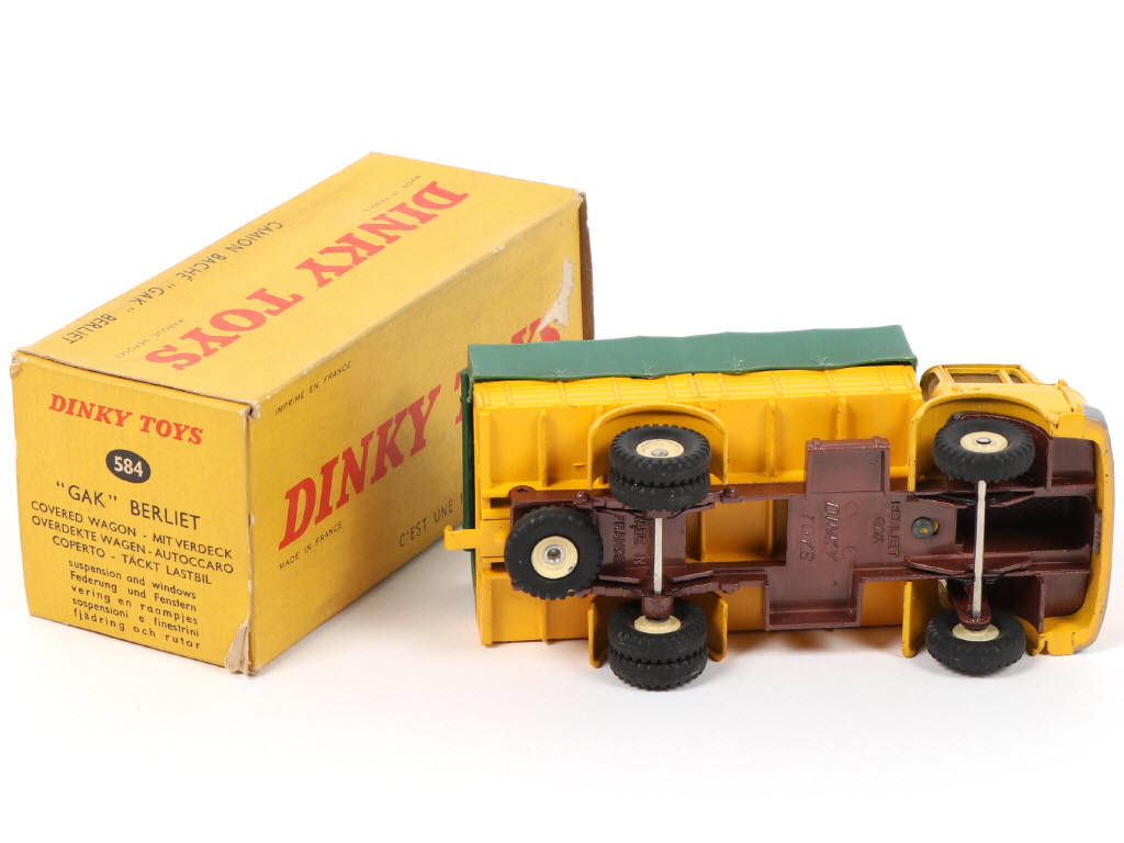 Lot 517 - DINKY TOYS (FRANCE) (1)