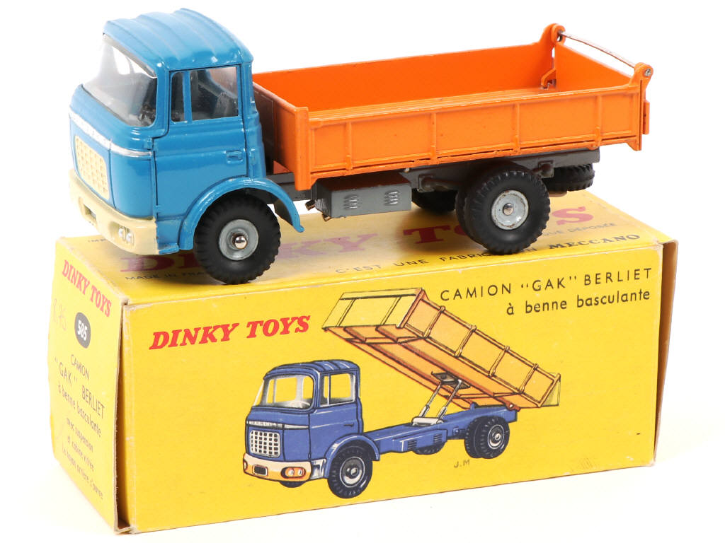 Lot 519 - DINKY TOYS (FRANCE) (1)