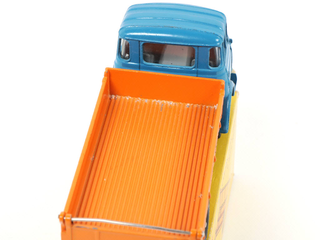 Lot 519 - DINKY TOYS (FRANCE) (1)