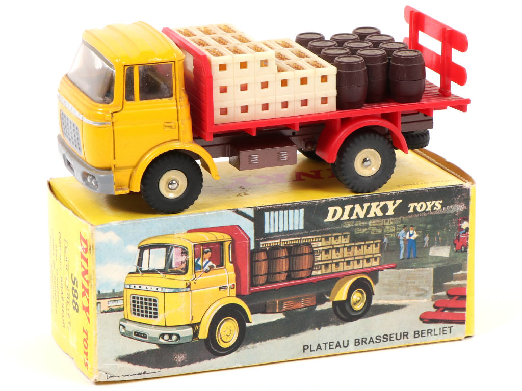 Lot 520 - DINKY TOYS (FRANCE) (1)