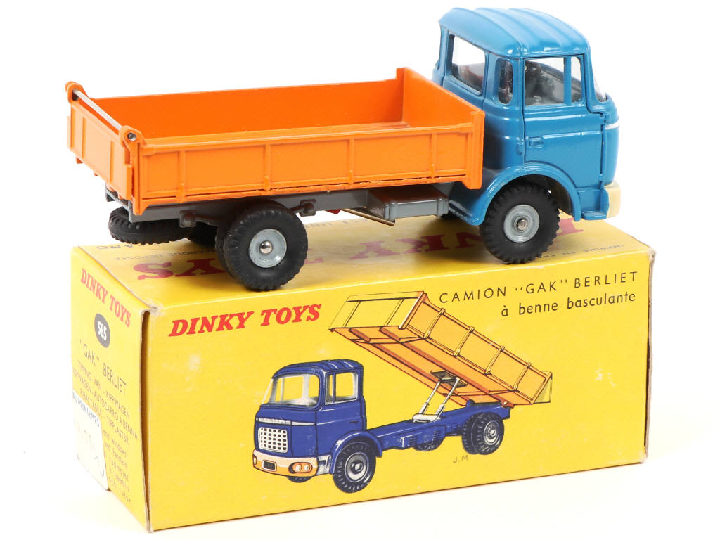 Lot 518 - DINKY TOYS (FRANCE) (1)
