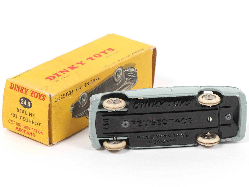 Lot 338 - DINKY TOYS (FRANCE) (1)