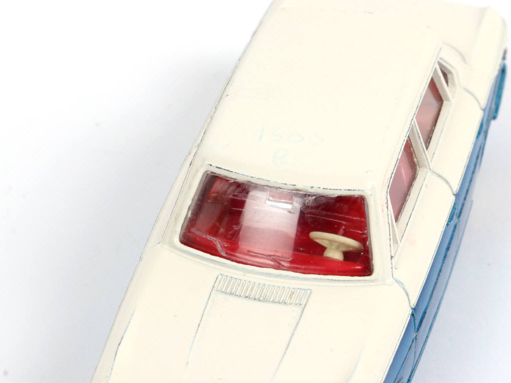 Lot 556 - DINKY TOYS (GB) (1)