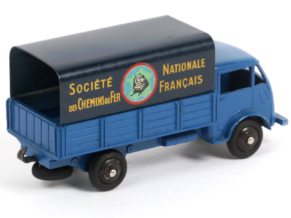 Lot 482 - DINKY TOYS (FRANCE) (1)