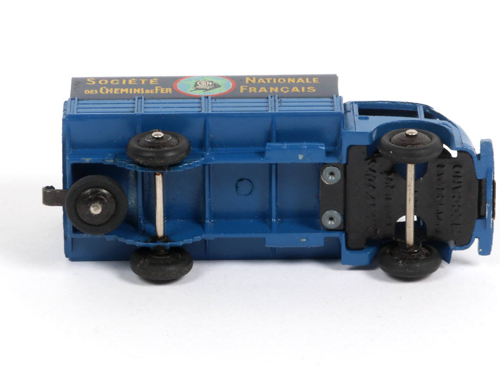 Lot 482 - DINKY TOYS (FRANCE) (1)